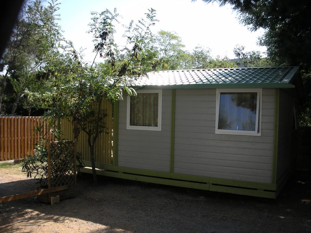 Camping Lou Cabasson 博尔马斯·莱斯·米默萨斯 外观 照片